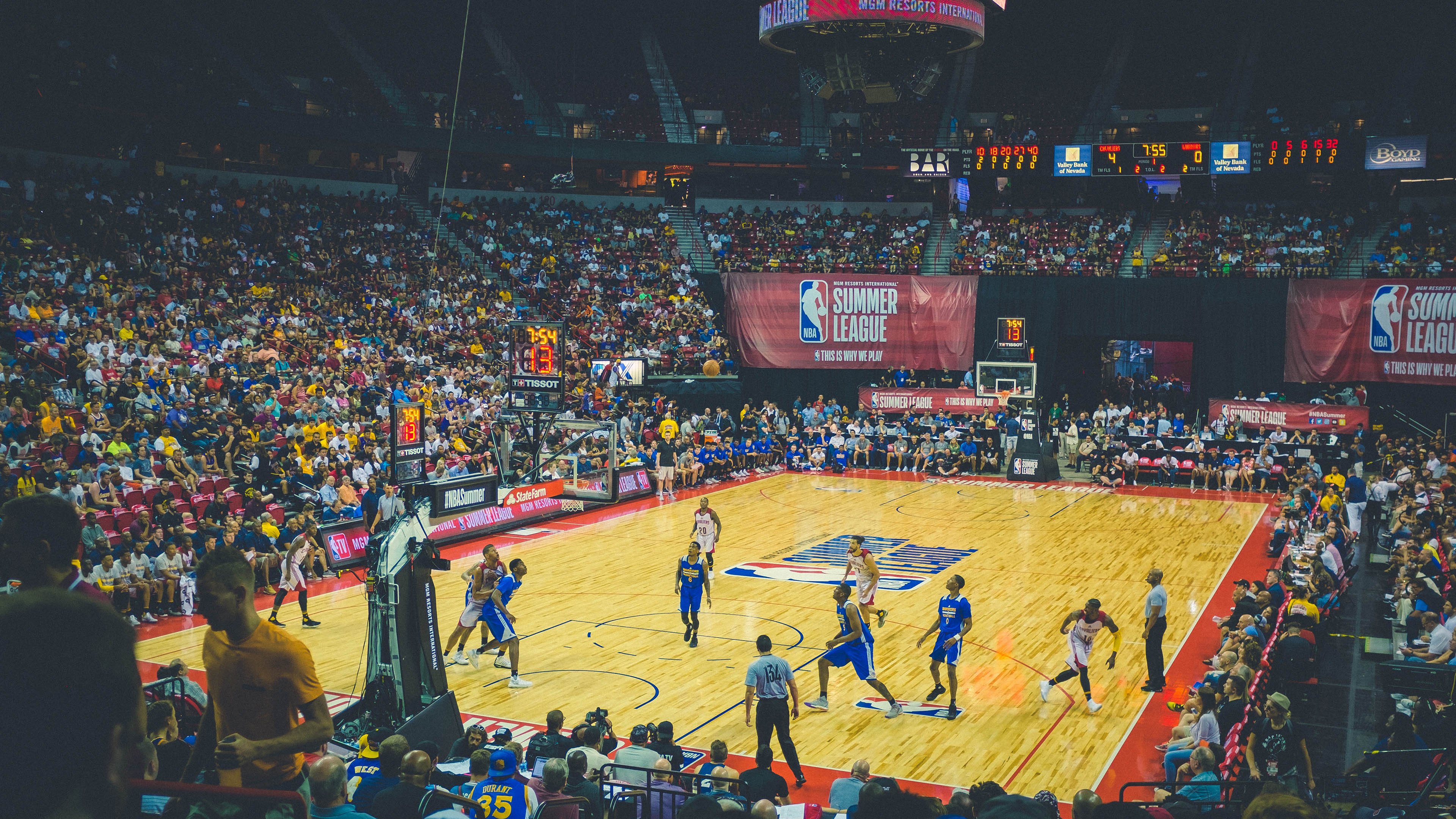 乔·波尔曼的快速进攻和精准传球帮助袋鼠队赢得关键比赛，乔治波尔第